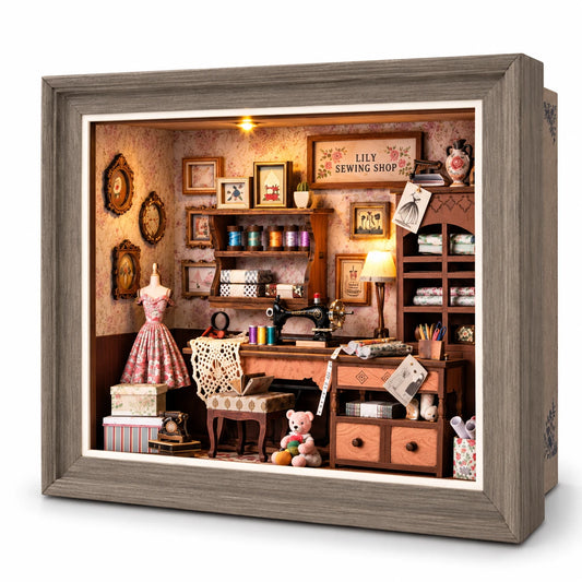 Kit book nook L'Atelier de Couture de Lily terminé, vue packshot sur fond crème