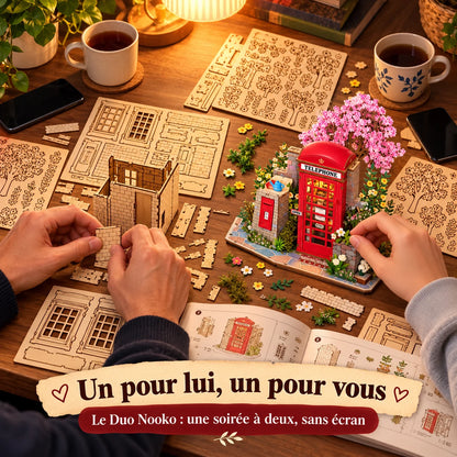 Duo Nooko : adulte et adolescent montent deux kits dont La Cabine Téléphonique Fleurie