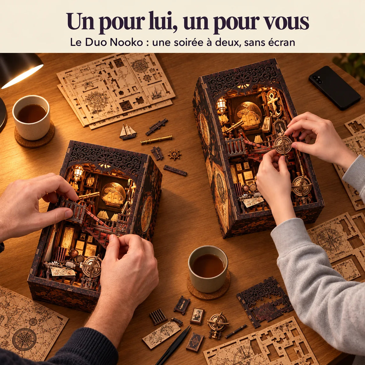 Deux personnes construisent un kit NOOKO côte à côte