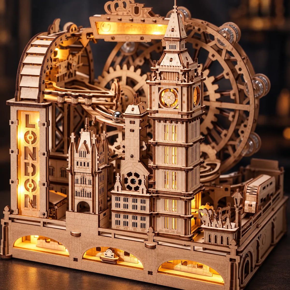 Détail de Big Ben, de la grande roue et des mécanismes du circuit