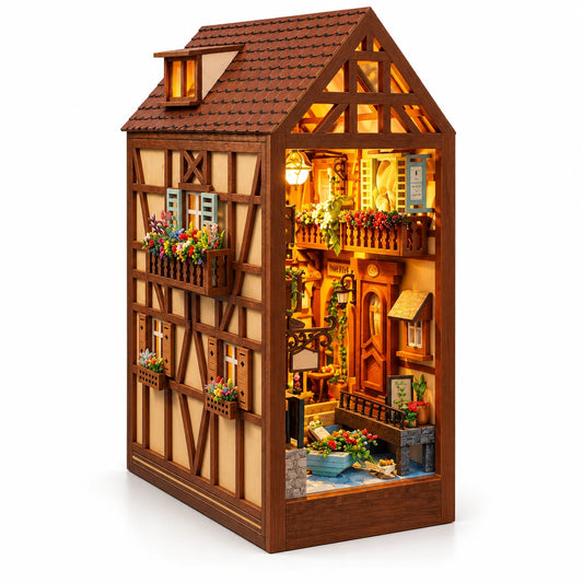 Maison de Colmar NOOKO, book nook alsacien à colombages avec LED sur fond blanc