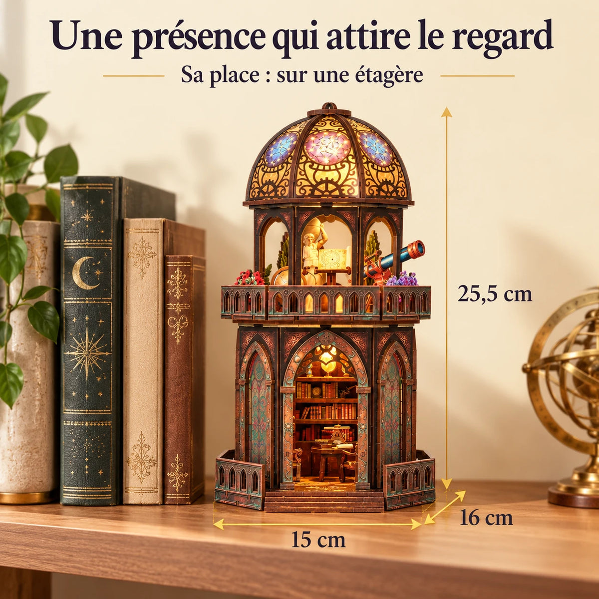 Dimensions de L'Observatoire : 15 × 16 × 25,5 cm sur une étagère
