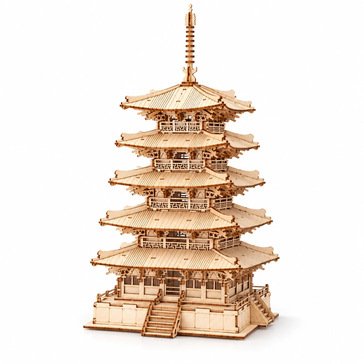 Fünfstöckige Pagode von NOOKO, aufgebaut, auf weißem Hintergrund