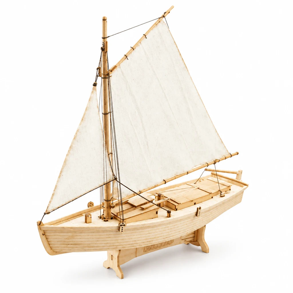 Küstenfischerboot von NOOKO, aufgebaut, auf weißem Hintergrund