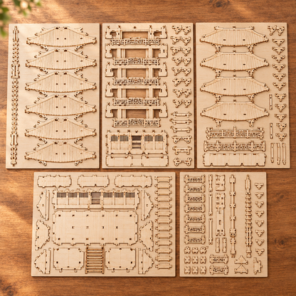 Les planches de contreplaque decoupees au laser du kit, posees a plat