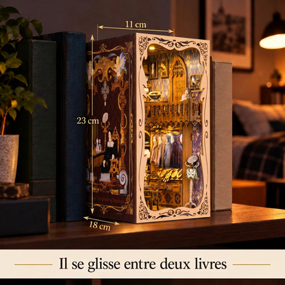Le Dressing de la Duchesse entre deux livres, dimensions 18 × 11 × 23 cm