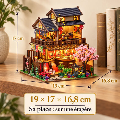 Dimensions du Salon des Cerisiers : 19 × 17 × 16,8 cm sur une étagère