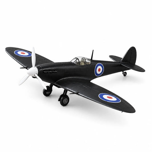 Schwarzer Spitfire von NOOKO, aufgebaut, auf weißem Hintergrund