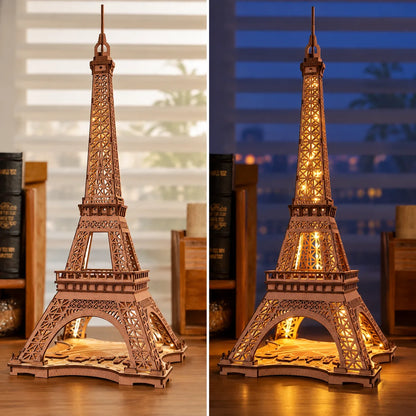 Tour Eiffel en bois avant et après allumage de l'éclairage LED