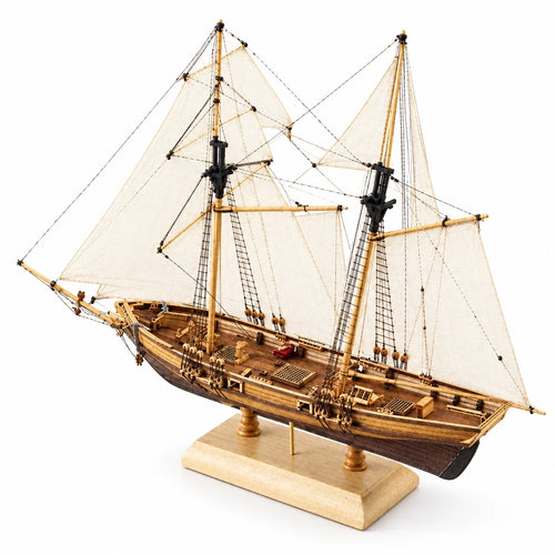 Segelschiff New Port 1:70 von NOOKO, aufgebaut, auf weißem Hintergrund